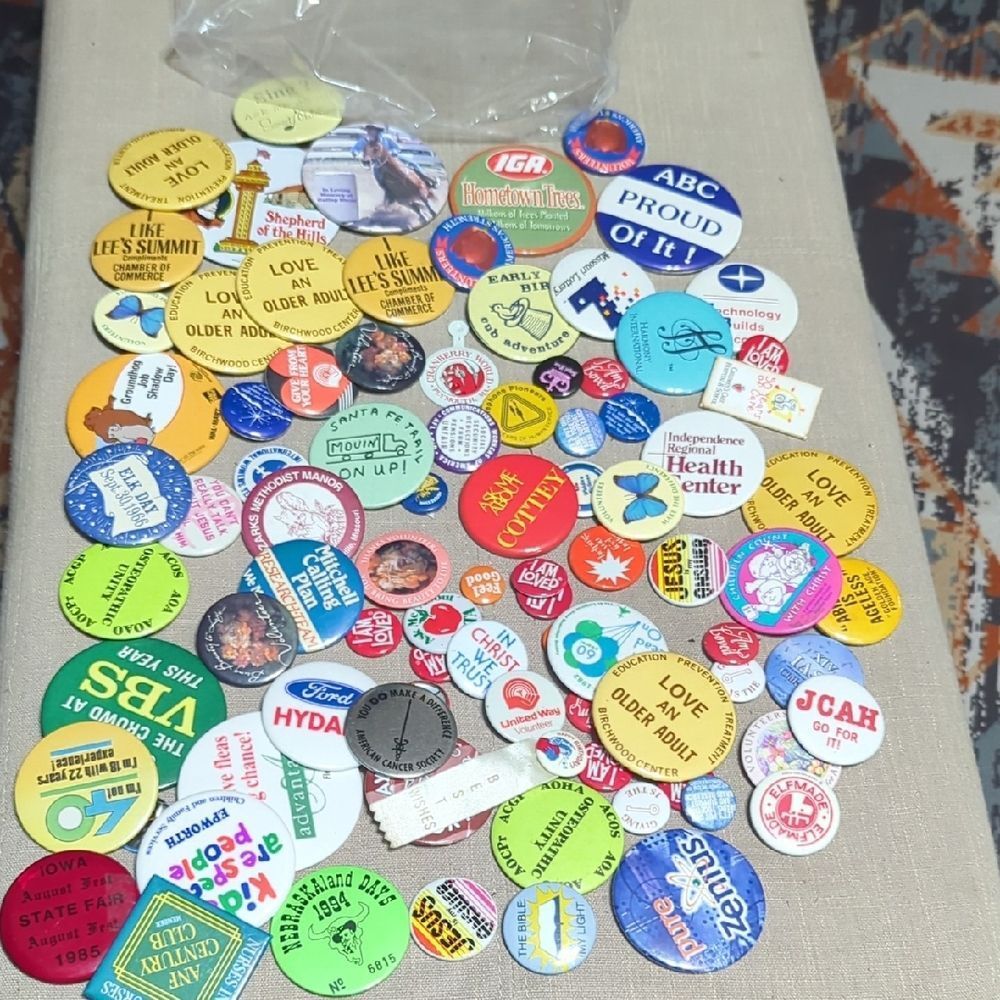 VINTAGE ASSORTED advertising PINS/ Flare/ buttons Gen X - LOT OF 85+